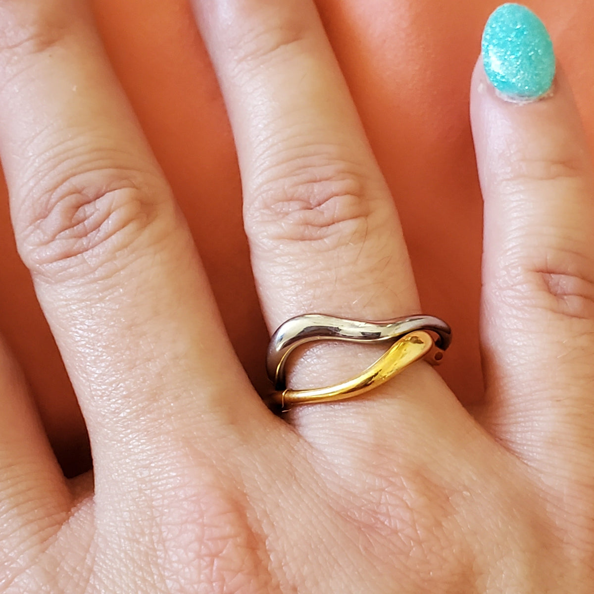 double tone rings, gold and silver rings, hello Luxy jewelry, hey harper jewelry, the views and co jewelry, ellie vail jewelry, 18k gold plated rings, 18k gold plated jewelry, water resistant jewelry, water resistant rings, tarnish free rings, endless love rings, couple rings, sisterhood rings, best friend rings, sisters rings, best friends gift, sister gift, wife gift, promise rings, interlocking ring, classy double tone rings, delicate double tone rings