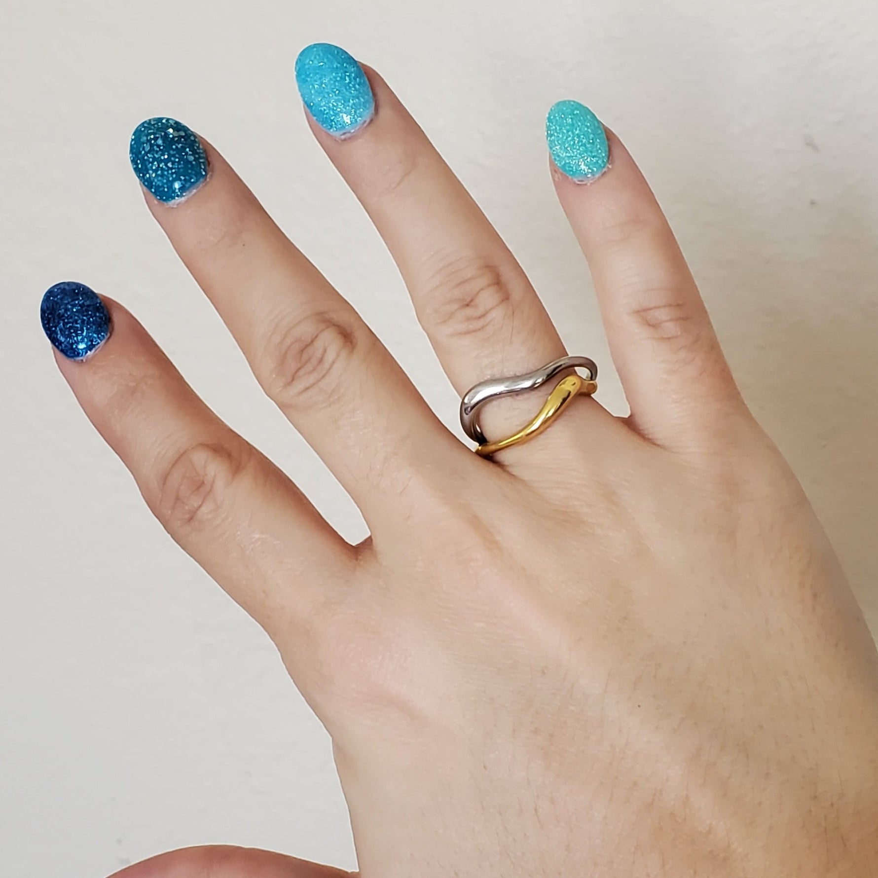 double tone rings, gold and silver rings, hello Luxy jewelry, hey harper jewelry, the views and co jewelry, ellie vail jewelry, 18k gold plated rings, 18k gold plated jewelry, water resistant jewelry, water resistant rings, tarnish free rings, endless love rings, couple rings, sisterhood rings, best friend rings, sisters rings, best friends gift, sister gift, wife gift, promise rings, classy and simple rings, interlocking double tone rings, simple rings, lightweight double tone rings