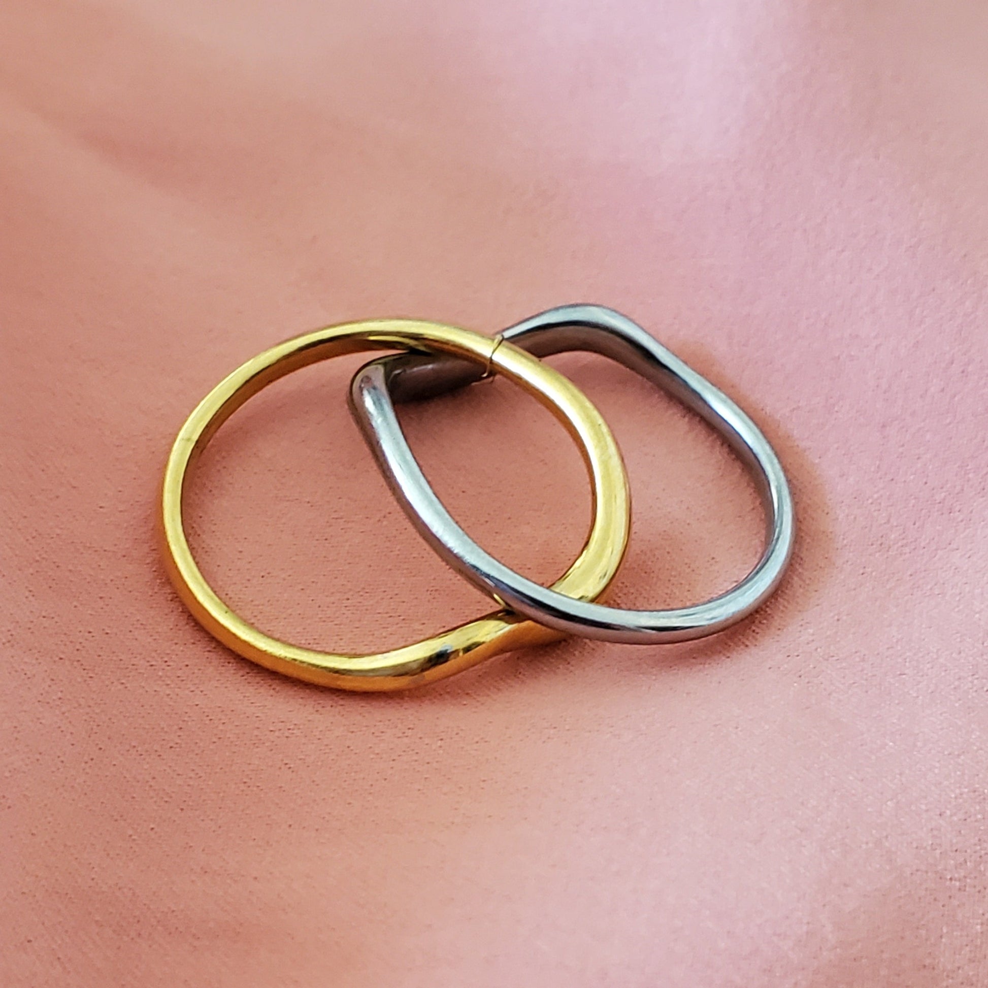 double tone rings, gold and silver rings, hello Luxy jewelry, hey harper jewelry, the views and co jewelry, ellie vail jewelry, 18k gold plated rings, 18k gold plated jewelry, water resistant jewelry, water resistant rings, tarnish free rings, endless love rings, couple rings, sisterhood rings, best friend rings, sisters rings, best friends gift, sister gift, wife gift, promise rings, minimalist rings, classy double tone rings, interlocking rings