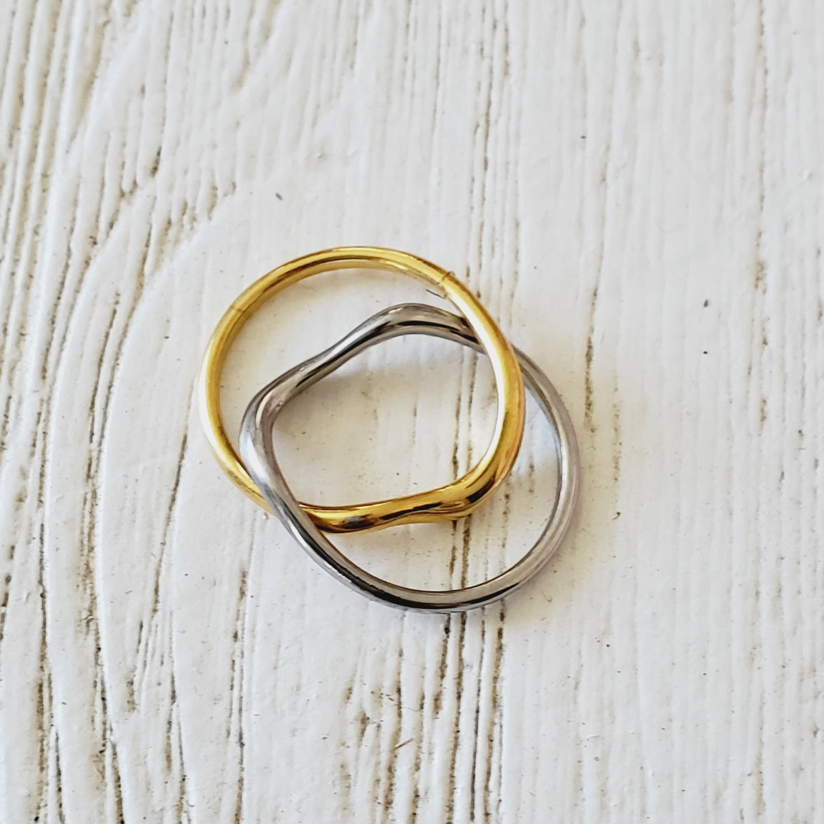 double tone rings, gold and silver rings, hello Luxy jewelry, hey harper jewelry, the views and co jewelry, ellie vail jewelry, 18k gold  plated rings, 18k gold plated jewelry, water resistant jewelry, water resistant rings, tarnish free rings, endless love rings, couple rings, sisterhood rings, best friend rings, sisters rings, best friends gift, sister gift, wife gift, promise rings, interlocking rings, simple double tone rings, classy rings