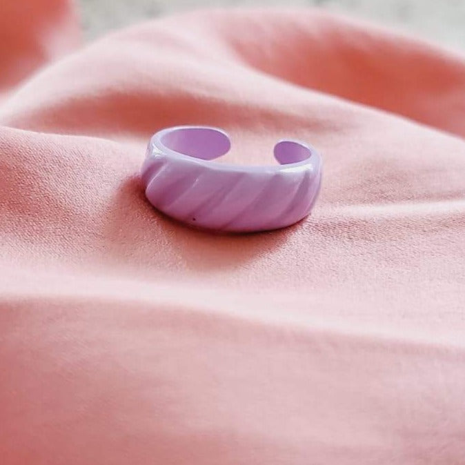 Candy Rings, Colorful Rings, Pride Rings, Summer Rings, Summer Essentials, Rainbow Rings, Color Rings, Happy Face Rings, Cubanas Rings, Croissant Rings, Twisted Rings, Pearls Rings, Smile Face Rings, Happy Face Rings, Gucci Rings, GG Rings