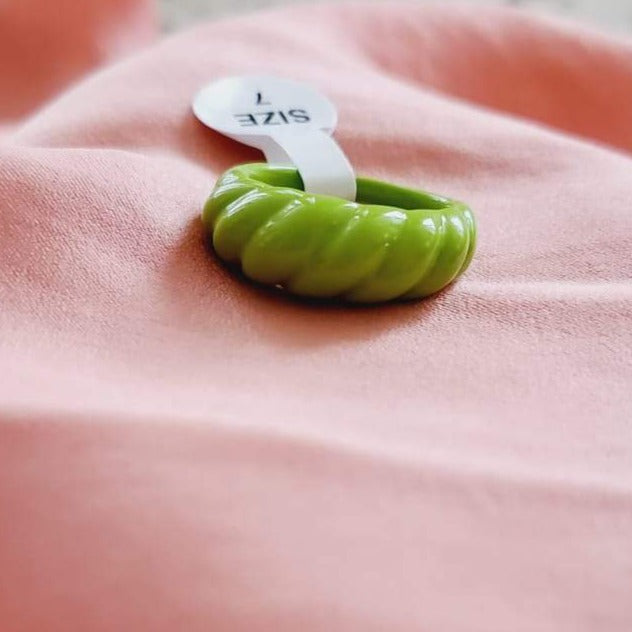 Candy Rings, Colorful Rings, Pride Rings, Summer Rings, Summer Essentials, Rainbow Rings, Color Rings, Happy Face Rings, Cubanas Rings, Croissant Rings, Twisted Rings, Pearls Rings, Smile Face Rings, Happy Face Rings, Gucci Rings, GG Rings