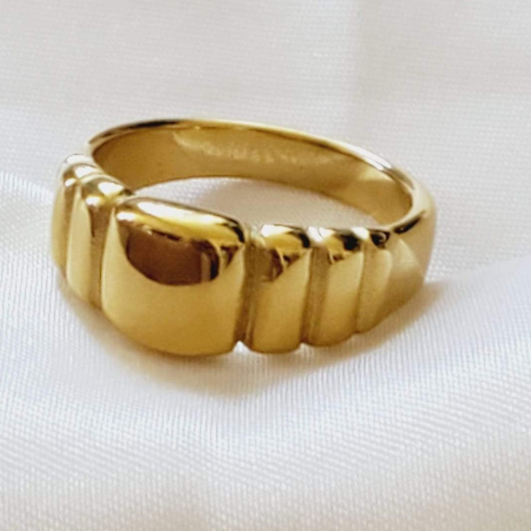 Water resistant jewelry, Hypoallergenic jewelry, tarnish free jewelry, Gold Plated Necklaces, Vintage Necklace, Minimalist Jewelry, Ellie Vail Jewelry, Ellie Vail Necklace, Hey Harper Jewelry, waterproof jewelry, cali tiger jewelry, cali tiger necklaces, 1980 jewelry, she is gold jewelry, kylie jenner necklace, Hello Luxy, Fine Jewelry, Tik Tok Jewelry, Tik Tok Fashion, Best Gift for wife, Wife best gift