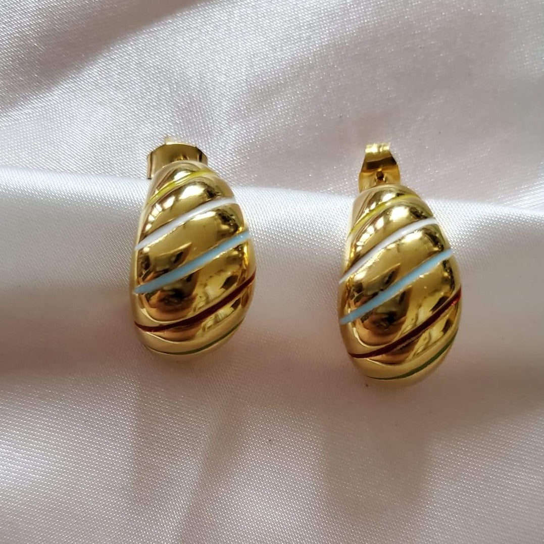 Water resistant jewelry, Hypoallergenic jewelry, tarnish free jewelry, Gold Plated Necklaces, Vintage Necklace, Minimalist Jewelry, Ellie Vail Jewelry, Ellie Vail Necklace, Hey Harper Jewelry, waterproof jewelry, cali tiger jewelry, cali tiger necklaces, 1980 jewelry, she is gold jewelry, kylie jenner necklace, Hello Luxy, Fine Jewelry, Tik Tok Jewelry, Tik Tok Fashion, Best Gift for wife, Wife best gift