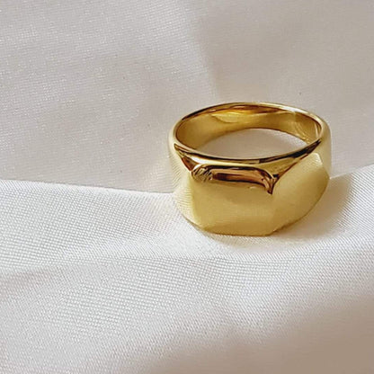Water resistant jewelry, Hypoallergenic jewelry, tarnish free jewelry, Gold Plated Necklaces, Vintage Necklace, Minimalist Jewelry, Ellie Vail Jewelry, Ellie Vail Necklace, Hey Harper Jewelry, waterproof jewelry, cali tiger jewelry, cali tiger necklaces, 1980 jewelry, she is gold jewelry, kylie jenner necklace, Hello Luxy, Fine Jewelry, Tik Tok Jewelry, Tik Tok Fashion, Best Gift for wife, Wife best gift