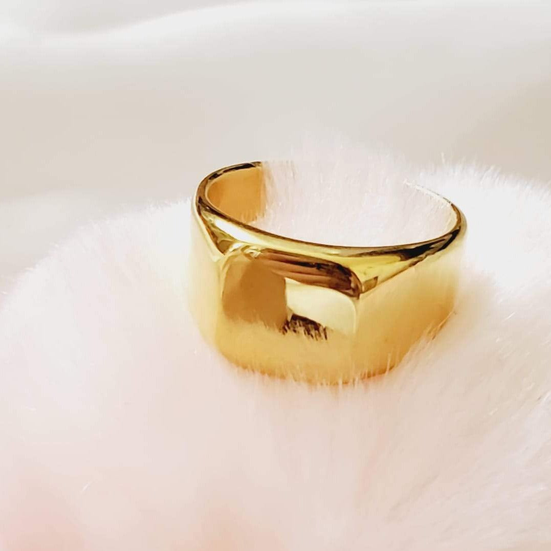 Water resistant jewelry, Hypoallergenic jewelry, tarnish free jewelry, Gold Plated Necklaces, Vintage Necklace, Minimalist Jewelry, Ellie Vail Jewelry, Ellie Vail Necklace, Hey Harper Jewelry, waterproof jewelry, cali tiger jewelry, cali tiger necklaces, 1980 jewelry, she is gold jewelry, kylie jenner necklace, Hello Luxy, Fine Jewelry, Tik Tok Jewelry, Tik Tok Fashion, Best Gift for wife, Wife best gift