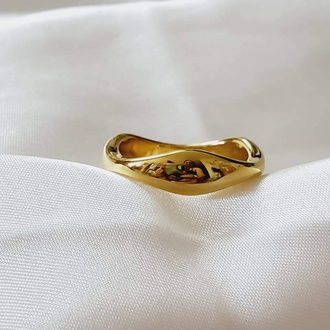 Water resistant jewelry, Hypoallergenic jewelry, tarnish free jewelry, Gold Plated Necklaces, Vintage Necklace, Minimalist Jewelry, Ellie Vail Jewelry, Ellie Vail Necklace, Hey Harper Jewelry, waterproof jewelry, cali tiger jewelry, cali tiger necklaces, 1980 jewelry, she is gold jewelry, kylie jenner necklace, Hello Luxy, Fine Jewelry, Tik Tok Jewelry, Tik Tok Fashion, Best Gift for wife, Wife best gift, Stackable gold ring, Simple gold ring, classy gold ring, 18k gold ring