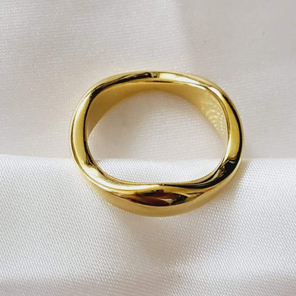 Water resistance jewelry, Hypoallergenic jewelry, does not tarnish jewelry, Gold Plated Necklaces, Vintage Necklace, Minimalist Jewelry, Hello Luxy, Fine Jewelry, Tik Tok Jewelry, Tik Tok Fashion, Best Gift for wife, Wife best gift, Stackable gold ring, Simple gold ring, classy gold ring, 18k gold ring