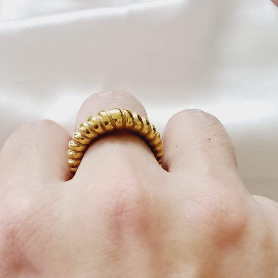 Water resistant jewelry, Hypoallergenic jewelry, tarnish free jewelry, Gold Plated Necklaces, Vintage Necklace, Minimalist Jewelry, Ellie Vail Jewelry, Ellie Vail Necklace, Hey Harper Jewelry, waterproof jewelry, cali tiger jewelry, cali tiger necklaces, 1980 jewelry, she is gold jewelry, kylie jenner necklace, Hello Luxy, Fine Jewelry, Tik Tok Jewelry, Tik Tok Fashion, Best Gift for wife, Wife best gift