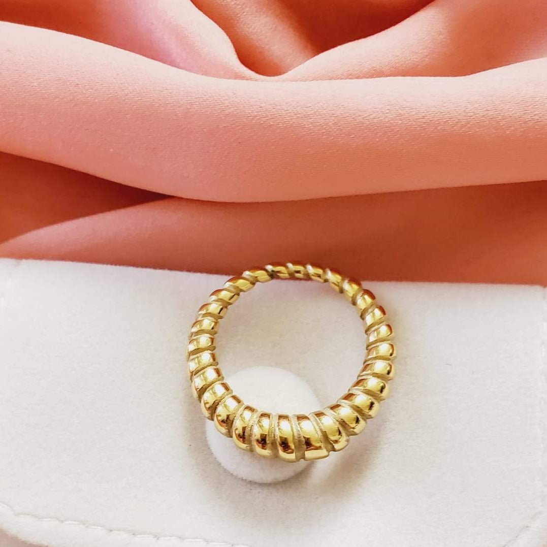 Water resistant jewelry, Hypoallergenic jewelry, tarnish free jewelry, Gold Plated Necklaces, Vintage Necklace, Minimalist Jewelry, Ellie Vail Jewelry, Ellie Vail Necklace, Hey Harper Jewelry, waterproof jewelry, cali tiger jewelry, cali tiger necklaces, 1980 jewelry, she is gold jewelry, kylie jenner necklace, Hello Luxy, Fine Jewelry, Tik Tok Jewelry, Tik Tok Fashion, Best Gift for wife, Wife best gift