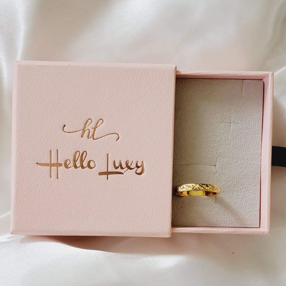 Water resistant jewelry, Hypoallergenic jewelry, tarnish free jewelry, Gold Plated Necklaces, Vintage Necklace, Minimalist Jewelry, Ellie Vail Jewelry, Ellie Vail Necklace, Hey Harper Jewelry, waterproof jewelry, cali tiger jewelry, cali tiger necklaces, 1980 jewelry, she is gold jewelry, kylie jenner necklace, Hello Luxy, Fine Jewelry, Tik Tok Jewelry, Tik Tok Fashion, Best Gift for wife, Wife best gift