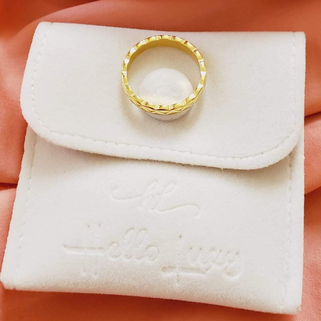 Water resistant jewelry, Hypoallergenic jewelry, tarnish free jewelry, Gold Plated Necklaces, Vintage Necklace, Minimalist Jewelry, Ellie Vail Jewelry, Ellie Vail Necklace, Hey Harper Jewelry, waterproof jewelry, cali tiger jewelry, cali tiger necklaces, 1980 jewelry, she is gold jewelry, kylie jenner necklace, Hello Luxy, Fine Jewelry, Tik Tok Jewelry, Tik Tok Fashion, Best Gift for wife, Wife best gift