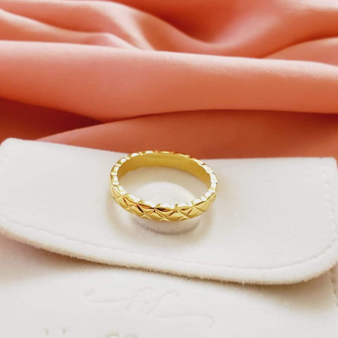 Water resistant jewelry, Hypoallergenic jewelry, tarnish free jewelry, Gold Plated Necklaces, Vintage Necklace, Minimalist Jewelry, Ellie Vail Jewelry, Ellie Vail Necklace, Hey Harper Jewelry, waterproof jewelry, cali tiger jewelry, cali tiger necklaces, 1980 jewelry, she is gold jewelry, kylie jenner necklace, Hello Luxy, Fine Jewelry, Tik Tok Jewelry, Tik Tok Fashion, Best Gift for wife, Wife best gift