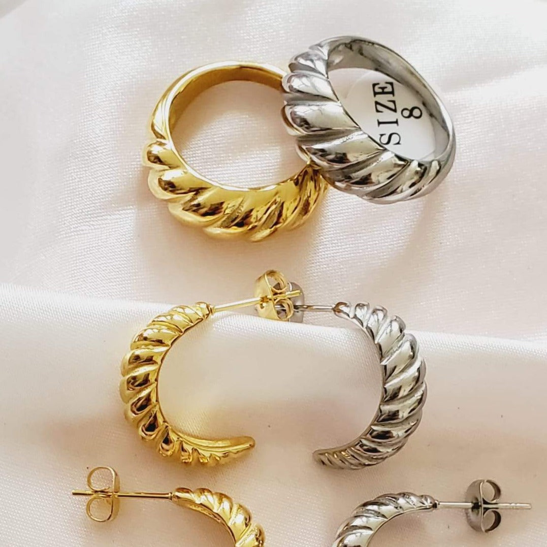 Water resistant jewelry, Hypoallergenic jewelry, tarnish free jewelry, Gold Plated Necklaces, Vintage Necklace, Minimalist Jewelry, Ellie Vail Jewelry, Ellie Vail Necklace, Hey Harper Jewelry, waterproof jewelry, cali tiger jewelry, cali tiger necklaces, 1980 jewelry, she is gold jewelry, kylie jenner necklace, Hello Luxy, Fine Jewelry, Tik Tok Jewelry, Tik Tok Fashion, Best Gift for wife, Wife best gift