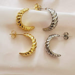 Water resistant jewelry, Hypoallergenic jewelry, tarnish free jewelry, Gold Plated Necklaces, Vintage Necklace, Minimalist Jewelry, Ellie Vail Jewelry, Ellie Vail Necklace, Hey Harper Jewelry, waterproof jewelry, cali tiger jewelry, cali tiger necklaces, 1980 jewelry, she is gold jewelry, kylie jenner necklace, Hello Luxy, Fine Jewelry, Tik Tok Jewelry, Tik Tok Fashion, Best Gift for wife, Wife best gift