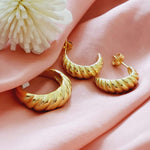 Water resistant jewelry, Hypoallergenic jewelry, tarnish free jewelry, Gold Plated Necklaces, Vintage Necklace, Minimalist Jewelry, Ellie Vail Jewelry, Ellie Vail Necklace, Hey Harper Jewelry, waterproof jewelry, cali tiger jewelry, cali tiger necklaces, 1980 jewelry, she is gold jewelry, kylie jenner necklace, Hello Luxy, Fine Jewelry, Tik Tok Jewelry, Tik Tok Fashion, Best Gift for wife, Wife best gift