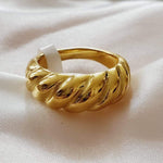 Water resistant jewelry, Hypoallergenic jewelry, tarnish free jewelry, Gold Plated Necklaces, Vintage Necklace, Minimalist Jewelry, Ellie Vail Jewelry, Ellie Vail Necklace, Hey Harper Jewelry, waterproof jewelry, cali tiger jewelry, cali tiger necklaces, 1980 jewelry, she is gold jewelry, kylie jenner necklace, Hello Luxy, Fine Jewelry, Tik Tok Jewelry, Tik Tok Fashion, Best Gift for wife, Wife best gift