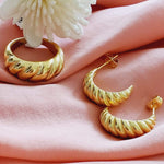 Water resistant jewelry, Hypoallergenic jewelry, tarnish free jewelry, Gold Plated Necklaces, Vintage Necklace, Minimalist Jewelry, Ellie Vail Jewelry, Ellie Vail Necklace, Hey Harper Jewelry, waterproof jewelry, cali tiger jewelry, cali tiger necklaces, 1980 jewelry, she is gold jewelry, kylie jenner necklace, Hello Luxy, Fine Jewelry, Tik Tok Jewelry, Tik Tok Fashion, Best Gift for wife, Wife best gift