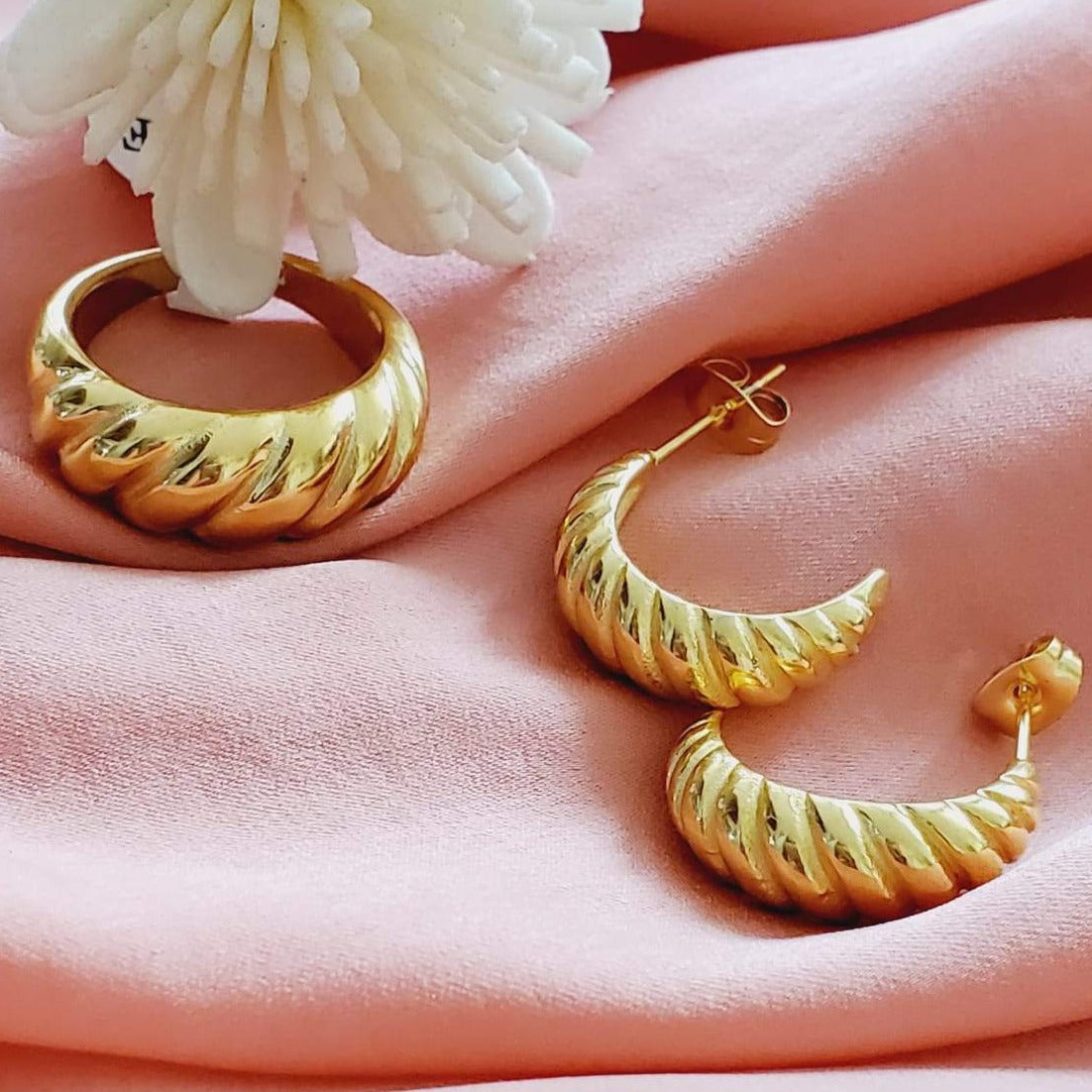 Water resistant jewelry, Hypoallergenic jewelry, tarnish free jewelry, Gold Plated Necklaces, Vintage Necklace, Minimalist Jewelry, Ellie Vail Jewelry, Ellie Vail Necklace, Hey Harper Jewelry, waterproof jewelry, cali tiger jewelry, cali tiger necklaces, 1980 jewelry, she is gold jewelry, kylie jenner necklace, Hello Luxy, Fine Jewelry, Tik Tok Jewelry, Tik Tok Fashion, Best Gift for wife, Wife best gift