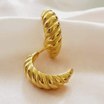 Water resistant jewelry, Hypoallergenic jewelry, tarnish free jewelry, Gold Plated Necklaces, Vintage Necklace, Minimalist Jewelry, Ellie Vail Jewelry, Ellie Vail Necklace, Hey Harper Jewelry, waterproof jewelry, cali tiger jewelry, cali tiger necklaces, 1980 jewelry, she is gold jewelry, kylie jenner necklace, Hello Luxy, Fine Jewelry, Tik Tok Jewelry, Tik Tok Fashion, Best Gift for wife, Wife best gift