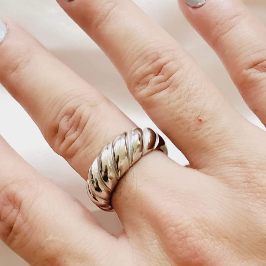 Water resistant jewelry, Hypoallergenic jewelry, tarnish free jewelry, Gold Plated Necklaces, Vintage Necklace, Minimalist Jewelry, Ellie Vail Jewelry, Ellie Vail Necklace, Hey Harper Jewelry, waterproof jewelry, cali tiger jewelry, cali tiger necklaces, 1980 jewelry, she is gold jewelry, kylie jenner necklace, Hello Luxy, Fine Jewelry, Tik Tok Jewelry, Tik Tok Fashion, Best Gift for wife, Wife best gift