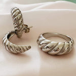 Water resistant jewelry, Hypoallergenic jewelry, tarnish free jewelry, Gold Plated Necklaces, Vintage Necklace, Minimalist Jewelry, Ellie Vail Jewelry, Ellie Vail Necklace, Hey Harper Jewelry, waterproof jewelry, cali tiger jewelry, cali tiger necklaces, 1980 jewelry, she is gold jewelry, kylie jenner necklace, Hello Luxy, Fine Jewelry, Tik Tok Jewelry, Tik Tok Fashion, Best Gift for wife, Wife best gift