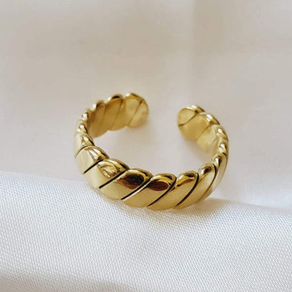 Water resistant jewelry, Hypoallergenic jewelry, tarnish free jewelry, Gold Plated Necklaces, Vintage Necklace, Minimalist Jewelry, Ellie Vail Jewelry, Ellie Vail Necklace, Hey Harper Jewelry, waterproof jewelry, cali tiger jewelry, cali tiger necklaces, 1980 jewelry, she is gold jewelry, kylie jenner necklace, Hello Luxy, Fine Jewelry, Tik Tok Jewelry, Tik Tok Fashion, Best Gift for wife, Wife best gift