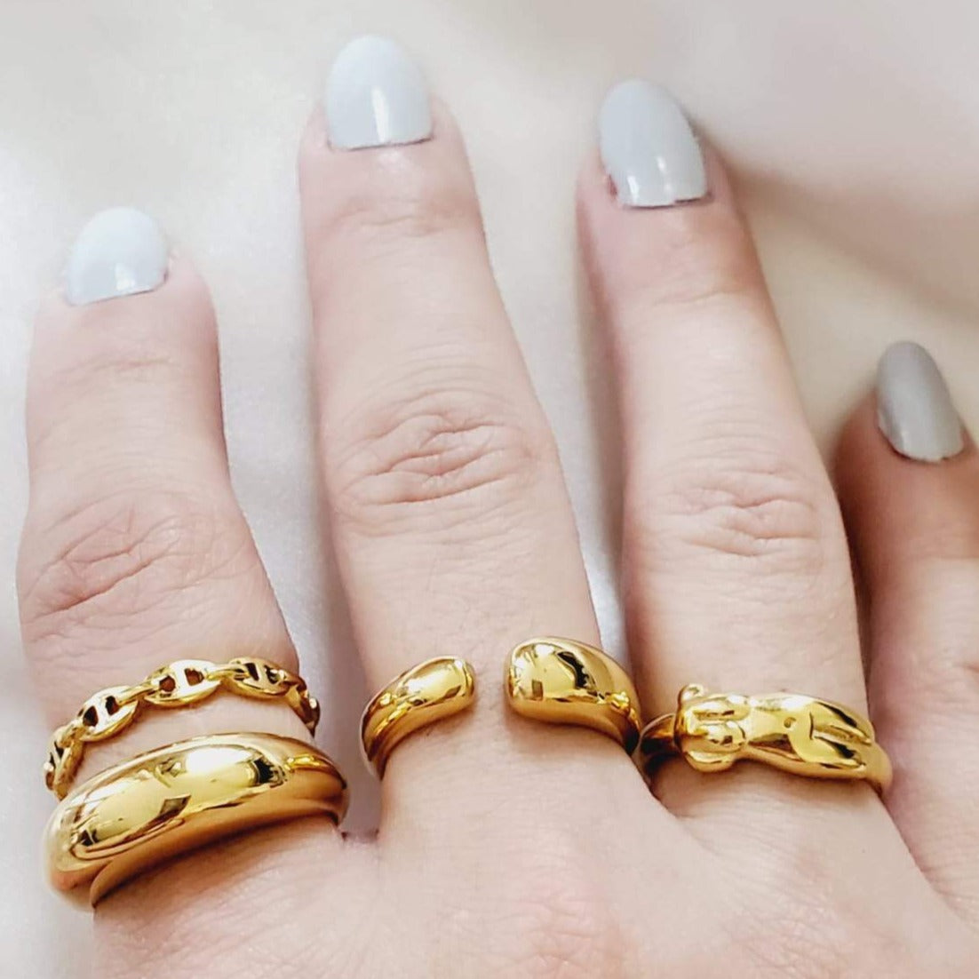 Water resistant jewelry, Hypoallergenic jewelry, tarnish free jewelry, Gold Plated Necklaces, Vintage Necklace, Minimalist Jewelry, Ellie Vail Jewelry, Ellie Vail Necklace, Hey Harper Jewelry, waterproof jewelry, cali tiger jewelry, cali tiger necklaces, 1980 jewelry, she is gold jewelry, kylie jenner necklace, Hello Luxy, Fine Jewelry, Tik Tok Jewelry, Tik Tok Fashion, Best Gift for wife, Wife best gift