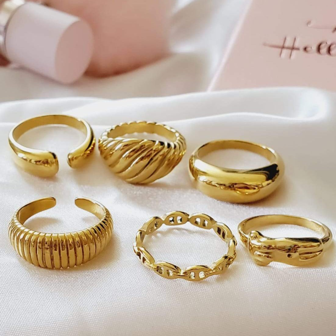 Water resistant jewelry, Hypoallergenic jewelry, tarnish free jewelry, Gold Plated Necklaces, Vintage Necklace, Minimalist Jewelry, Ellie Vail Jewelry, Ellie Vail Necklace, Hey Harper Jewelry, waterproof jewelry, cali tiger jewelry, cali tiger necklaces, 1980 jewelry, she is gold jewelry, kylie jenner necklace, Hello Luxy, Fine Jewelry, Tik Tok Jewelry, Tik Tok Fashion, Best Gift for wife, Wife best gift