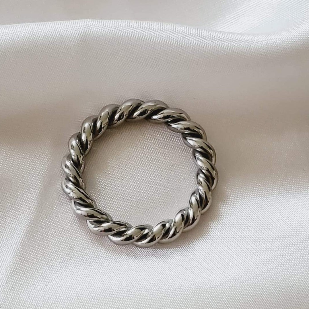 Water resistant jewelry, Hypoallergenic jewelry, tarnish free jewelry, Gold Plated Necklaces, Vintage Necklace, Minimalist Jewelry, Ellie Vail Jewelry, Ellie Vail Necklace, Hey Harper Jewelry, waterproof jewelry, cali tiger jewelry, cali tiger necklaces, 1980 jewelry, she is gold jewelry, kylie jenner necklace, Hello Luxy, Fine Jewelry, Tik Tok Jewelry, Tik Tok Fashion, Best Gift for wife, Wife best gift