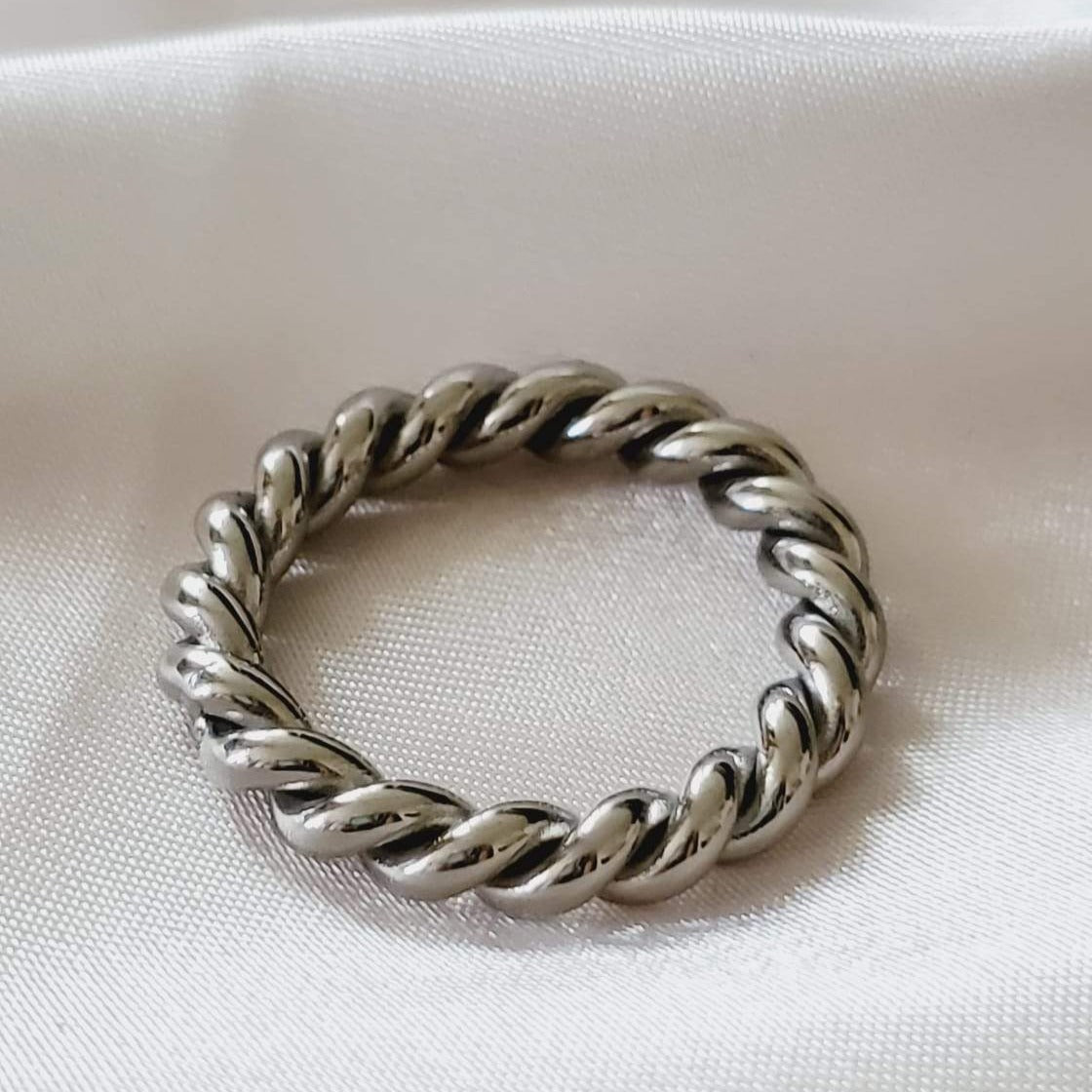 Water resistant jewelry, Hypoallergenic jewelry, tarnish free jewelry, Gold Plated Necklaces, Vintage Necklace, Minimalist Jewelry, Ellie Vail Jewelry, Ellie Vail Necklace, Hey Harper Jewelry, waterproof jewelry, cali tiger jewelry, cali tiger necklaces, 1980 jewelry, she is gold jewelry, kylie jenner necklace, Hello Luxy, Fine Jewelry, Tik Tok Jewelry, Tik Tok Fashion, Best Gift for wife, Wife best gift