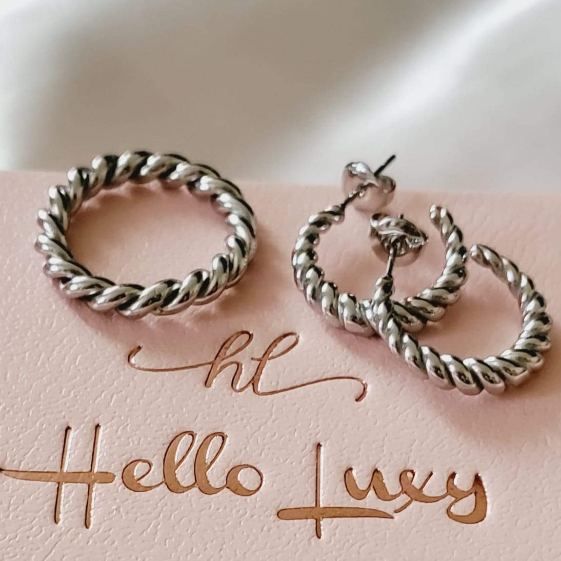 Water resistant jewelry, Hypoallergenic jewelry, tarnish free jewelry, Gold Plated Necklaces, Vintage Necklace, Minimalist Jewelry, Ellie Vail Jewelry, Ellie Vail Necklace, Hey Harper Jewelry, waterproof jewelry, cali tiger jewelry, cali tiger necklaces, 1980 jewelry, she is gold jewelry, kylie jenner necklace, Hello Luxy, Fine Jewelry, Tik Tok Jewelry, Tik Tok Fashion, Best Gift for wife, Wife best gift