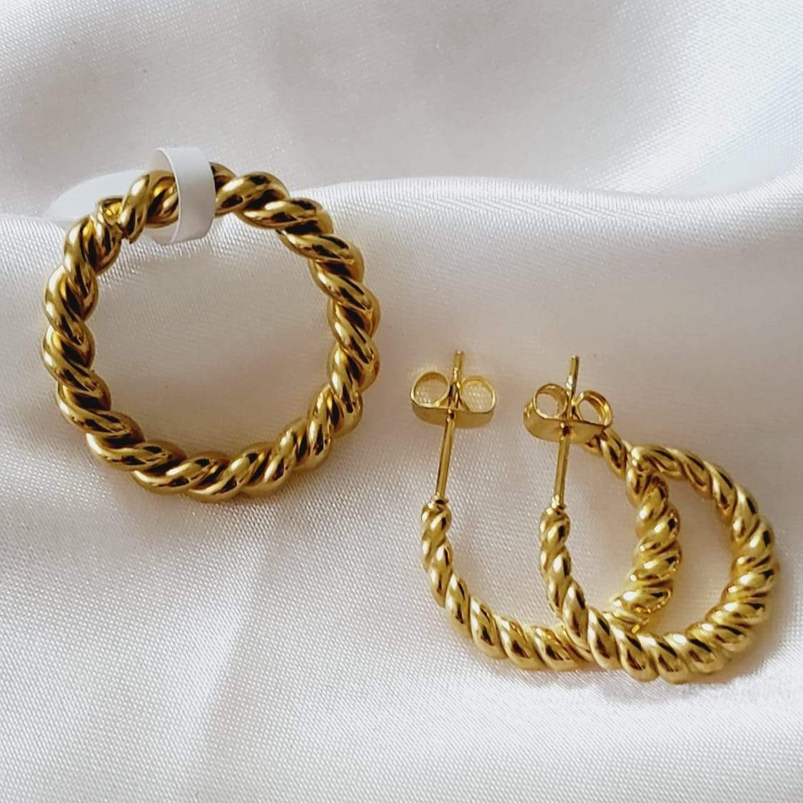 Water resistant jewelry, Hypoallergenic jewelry, tarnish free jewelry, Gold Plated Necklaces, Vintage Necklace, Minimalist Jewelry, Ellie Vail Jewelry, Ellie Vail Necklace, Hey Harper Jewelry, waterproof jewelry, cali tiger jewelry, cali tiger necklaces, 1980 jewelry, she is gold jewelry, kylie jenner necklace, Hello Luxy, Fine Jewelry, Tik Tok Jewelry, Tik Tok Fashion, Best Gift for wife, Wife best gift