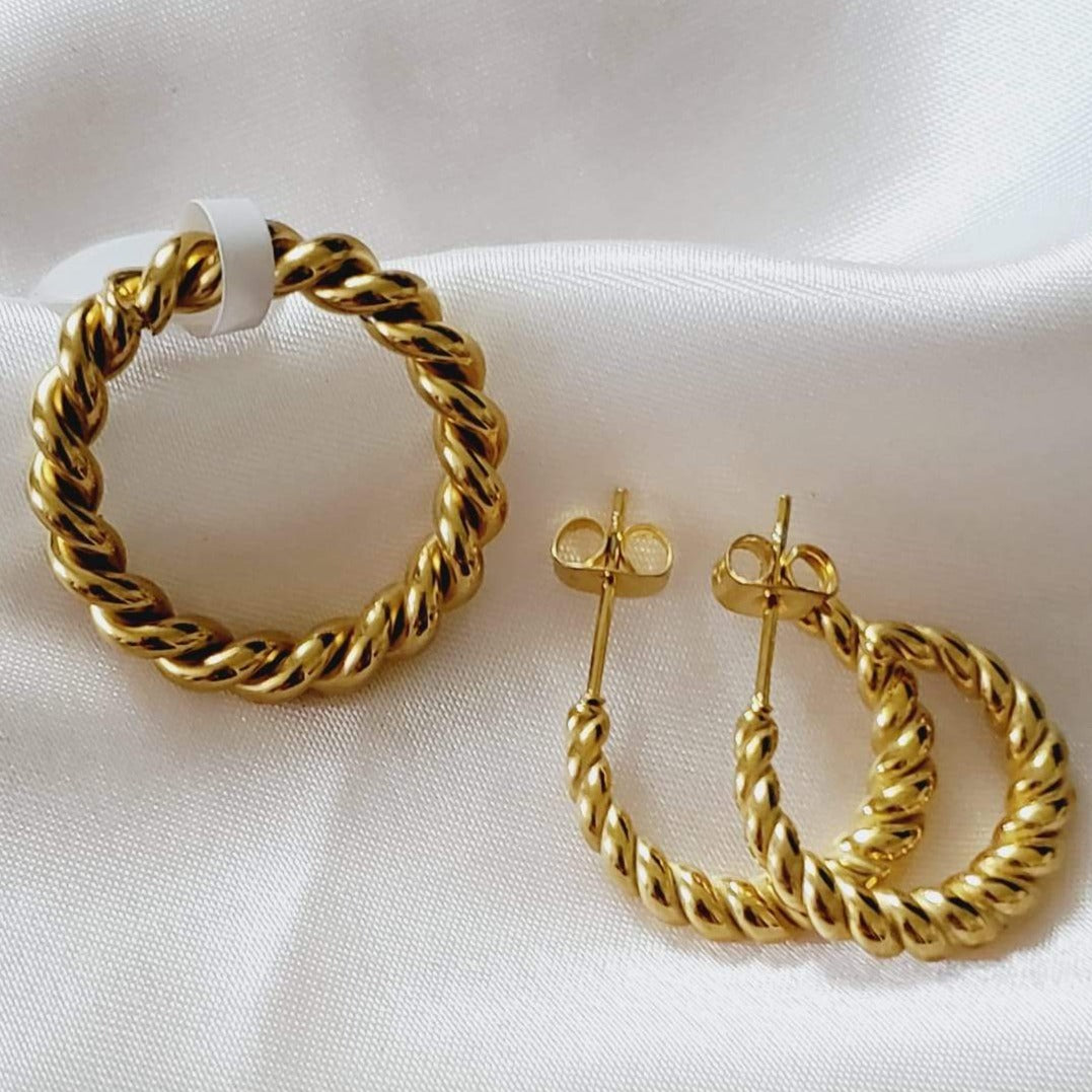 Water resistant jewelry, Hypoallergenic jewelry, tarnish free jewelry, Gold Plated Necklaces, Vintage Necklace, Minimalist Jewelry, Ellie Vail Jewelry, Ellie Vail Necklace, Hey Harper Jewelry, waterproof jewelry, cali tiger jewelry, cali tiger necklaces, 1980 jewelry, she is gold jewelry, kylie jenner necklace, Hello Luxy, Fine Jewelry, Tik Tok Jewelry, Tik Tok Fashion, Best Gift for wife, Wife best gift