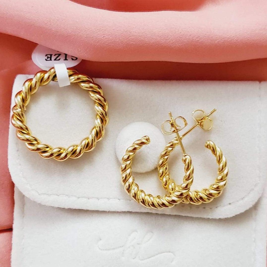 Water resistant jewelry, Hypoallergenic jewelry, tarnish free jewelry, Gold Plated Necklaces, Vintage Necklace, Minimalist Jewelry, Ellie Vail Jewelry, Ellie Vail Necklace, Hey Harper Jewelry, waterproof jewelry, cali tiger jewelry, cali tiger necklaces, 1980 jewelry, she is gold jewelry, kylie jenner necklace, Hello Luxy, Fine Jewelry, Tik Tok Jewelry, Tik Tok Fashion, Best Gift for wife, Wife best gift