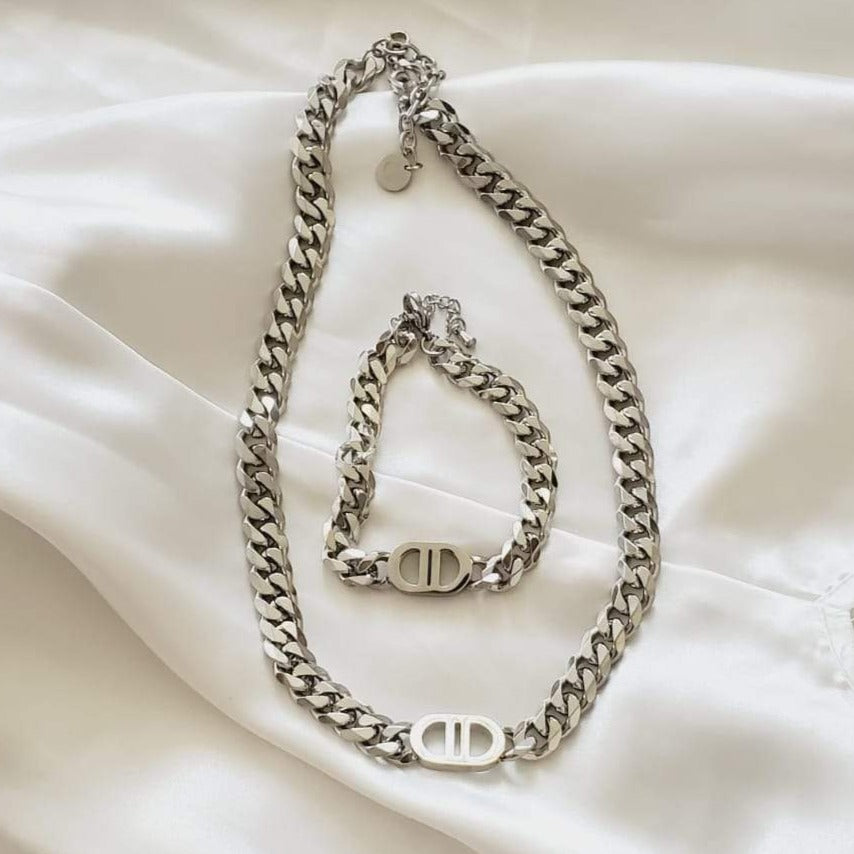 Water resistant jewelry, Hypoallergenic jewelry, tarnish free jewelry, Gold Plated Necklaces, Vintage Necklace, Minimalist Jewelry, Ellie Vail Jewelry, Ellie Vail Necklace, Hey Harper Jewelry, waterproof jewelry, cali tiger jewelry, cali tiger necklaces, 1980 jewelry, she is gold jewelry, kylie jenner necklace, Hello Luxy, Fine Jewelry, Tik Tok Jewelry, Tik Tok Fashion, Best Gift for wife, Wife best gift