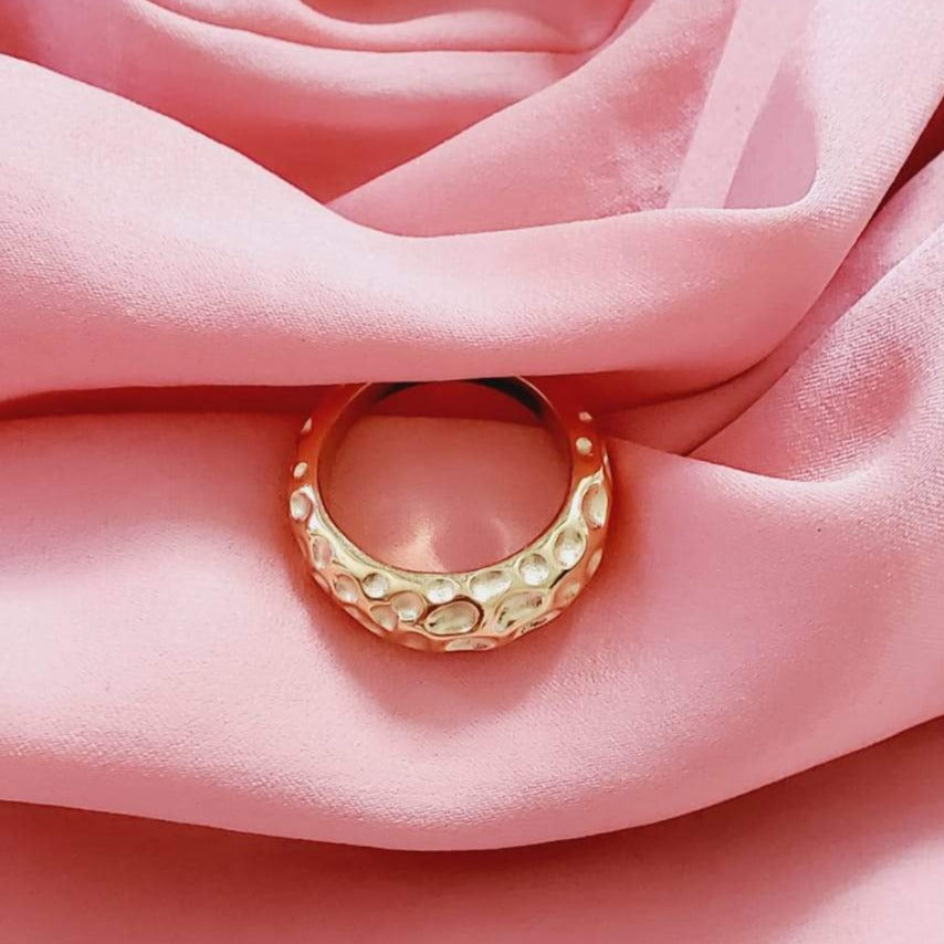 Water resistant jewelry, Hypoallergenic jewelry, tarnish free jewelry, Gold Plated Necklaces, Vintage Necklace, Minimalist Jewelry, Ellie Vail Jewelry, Ellie Vail Necklace, Hey Harper Jewelry, waterproof jewelry, cali tiger jewelry, cali tiger necklaces, 1980 jewelry, she is gold jewelry, kylie jenner necklace, Hello Luxy, Fine Jewelry, Tik Tok Jewelry, Tik Tok Fashion, Best Gift for wife, Wife best gift