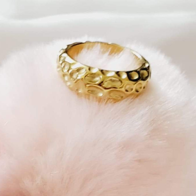 Water resistant jewelry, Hypoallergenic jewelry, tarnish free jewelry, Gold Plated Necklaces, Vintage Necklace, Minimalist Jewelry, Ellie Vail Jewelry, Ellie Vail Necklace, Hey Harper Jewelry, waterproof jewelry, cali tiger jewelry, cali tiger necklaces, 1980 jewelry, she is gold jewelry, kylie jenner necklace, Hello Luxy, Fine Jewelry, Tik Tok Jewelry, Tik Tok Fashion, Best Gift for wife, Wife best gift