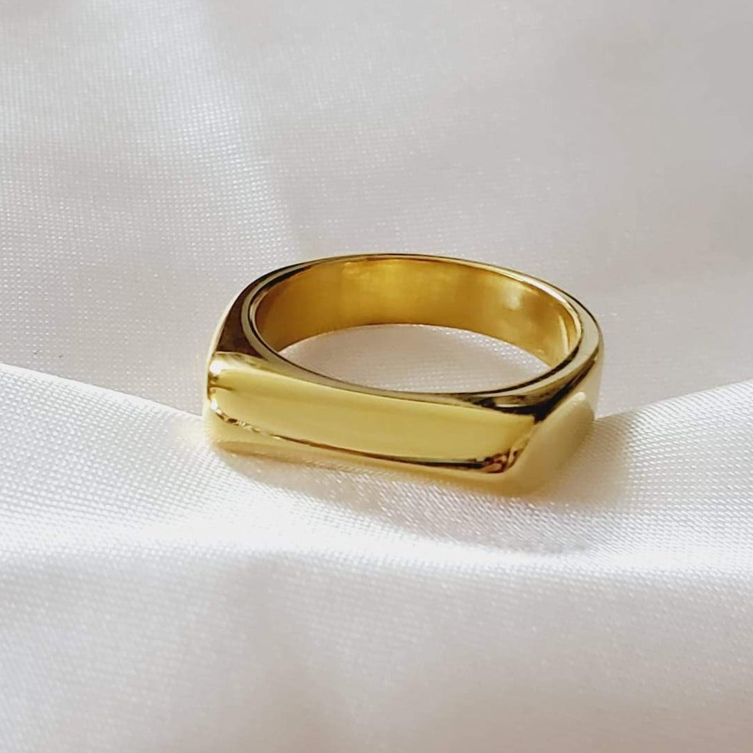 Water resistant jewelry, Hypoallergenic jewelry, tarnish free jewelry, Gold Plated Necklaces, Vintage Necklace, Minimalist Jewelry, Ellie Vail Jewelry, Ellie Vail Necklace, Hey Harper Jewelry, waterproof jewelry, cali tiger jewelry, cali tiger necklaces, 1980 jewelry, she is gold jewelry, kylie jenner necklace, Hello Luxy, Fine Jewelry, Tik Tok Jewelry, Tik Tok Fashion, Best Gift for wife, Wife best gift