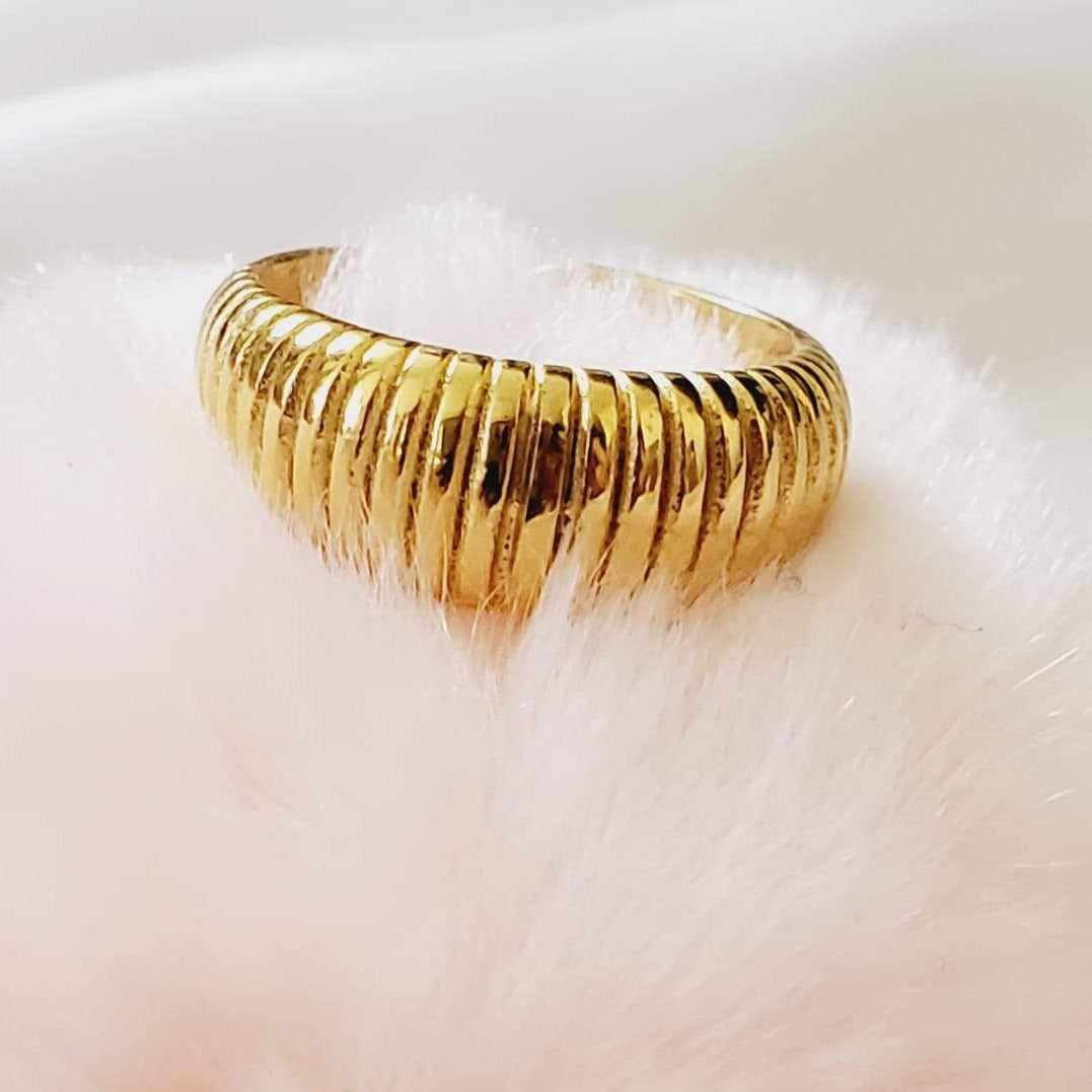 Water resistant jewelry, Hypoallergenic jewelry, tarnish free jewelry, Gold Plated Necklaces, Vintage Necklace, Minimalist Jewelry, Ellie Vail Jewelry, Ellie Vail Necklace, Hey Harper Jewelry, waterproof jewelry, cali tiger jewelry, cali tiger necklaces, 1980 jewelry, she is gold jewelry, kylie jenner necklace, Hello Luxy, Fine Jewelry, Tik Tok Jewelry, Tik Tok Fashion, Best Gift for wife, Wife best gift