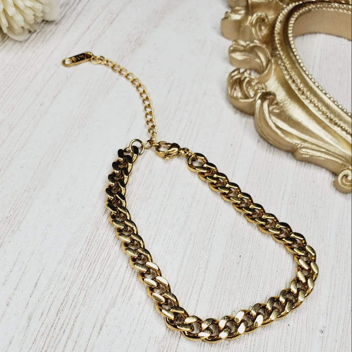 water resistant bracelet, tarnish free bracelet, hypoallergenic bracelet, cuban bracelet, figaro bracelet, minimalist look jewelry, bold look bracelet, gold cuban bracelet, chunky bracelet