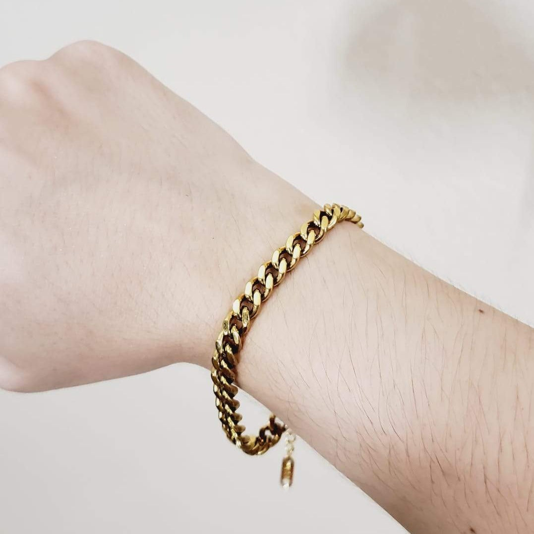 water resistant bracelet, tarnish free bracelet, hypoallergenic bracelet, cuban bracelet, figaro bracelet, minimalist look jewelry, bold look bracelet, gold cuban bracelet, chunky bracelet