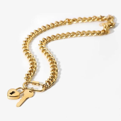 snake chain, herringbone chain, flat snake chain, gold herringbone, 18k gold snake chain, chunky gold necklace, gold fill chain, gold fill necklace, chain necklace, herringbone choker, rope chain necklace, layer necklace set, snake necklace, pearl Necklace, baroque necklace, pearls cuban necklace, OT clasp Necklace, chunky chain