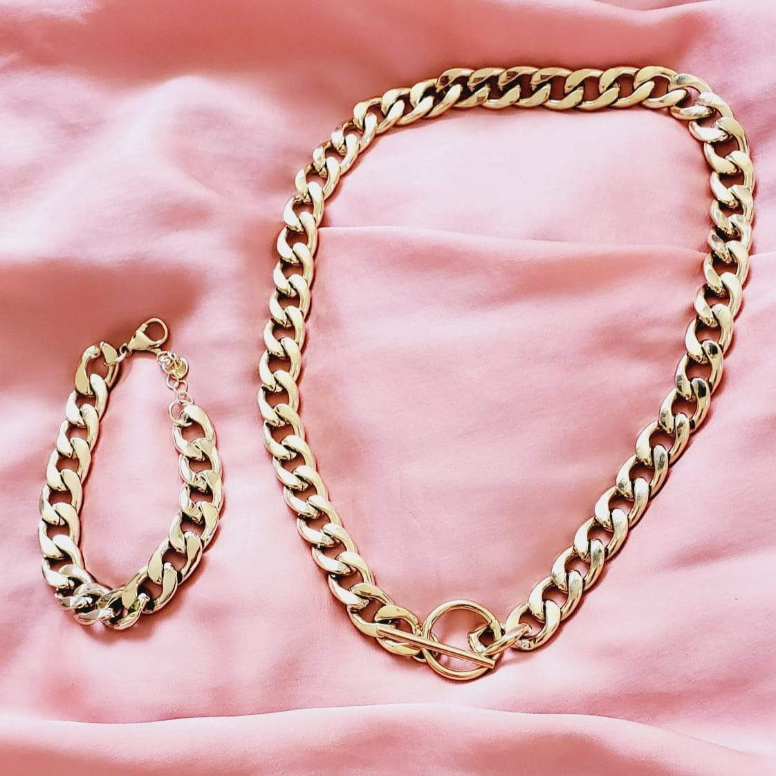 snake chain, herringbone chain, flat snake chain, gold herringbone, 18k gold snake chain, chunky gold necklace, gold fill chain, gold fill necklace, chain necklace, herringbone choker, rope chain necklace, layer necklace set, snake necklace, pearl Necklace, baroque necklace, pearls cuban necklace, OT clasp Necklace, chunky chain