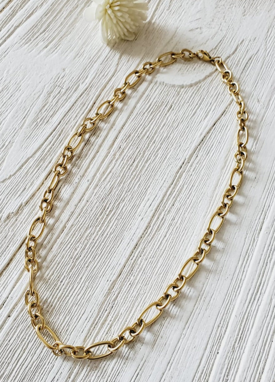 Minimalist chain, Gold filled Chain, Flat Gold Necklace, Snake Chain, Water resistant jewelry, water resistant Necklace, Water resistant bracelet, vintage jewelry, vintage jewelry, vintage necklace, 14k gold necklace, 14k gold jewelry, 14k gold necklace, fine jewelry, fine necklace, fine bracelet, snake gold necklace, bold necklace, bold jewelry, handmade jewelry, fine jewelry brand, hello luxy, joyeria fina, gold plated chain, 18k gold plated chain, 18k gold plated jewelry, gift for her