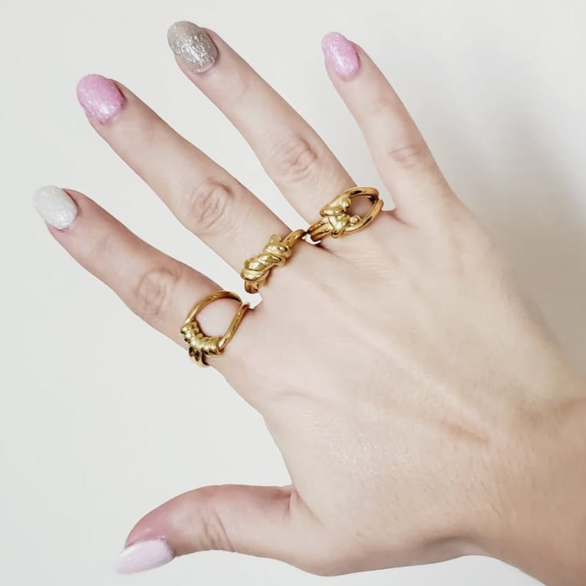 18k ring, bold ring, gold ring, gift for her, knot ring, 18k golden ring, gift for her, vintage ring, dainty ring, trending rings, trendy rings, gift for mom, gift for aunt, chunky rings, classic rings, water resistant rings, tarnish free rings