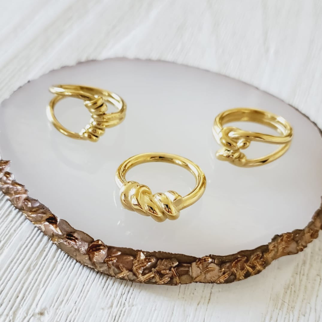 18k ring, bold ring, gold ring, gift for her, knot ring, 18k golden ring, gift for her, vintage ring, dainty ring, trending rings, trendy rings, gift for mom, gift for aunt, chunky rings, classic rings, water resistant rings, tarnish free rings