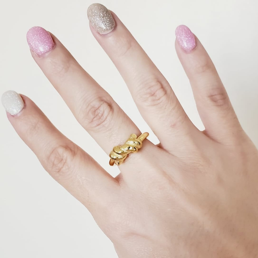 18k ring, bold ring, gold ring, gift for her, knot ring, 18k golden ring, gift for her, vintage ring, dainty ring, trending rings, trendy rings, gift for mom, gift for aunt, chunky rings, classic rings, water resistant rings, tarnish free rings