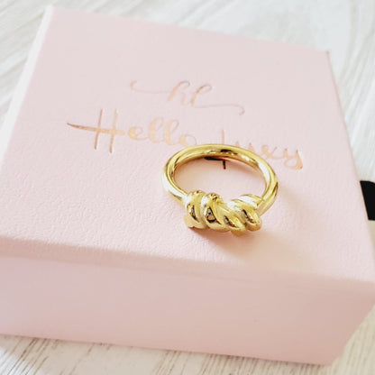18k ring, bold ring, gold ring, gift for her, knot ring, 18k golden ring, gift for her, vintage ring, dainty ring, trending rings, trendy rings, gift for mom, gift for aunt, chunky rings, classic rings, water resistant rings, tarnish free rings