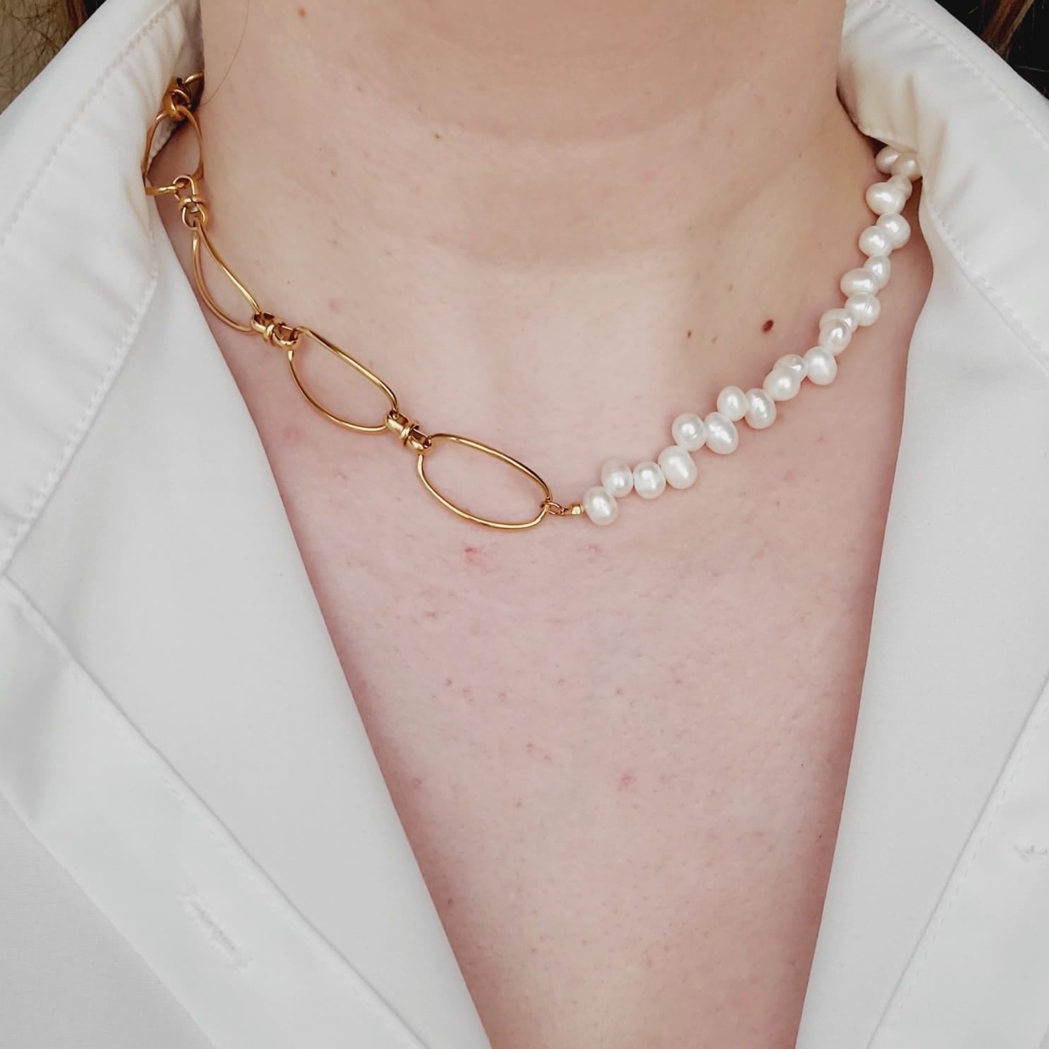 Pearls necklace, baroque necklace, 18k gold necklace, water resistant necklace, pearls and gold chain, gift for mom, jewelry for mom, mom gift guide, artizan joyeria, ellie vail jewelry, hello luxy, hello luxy jewelry